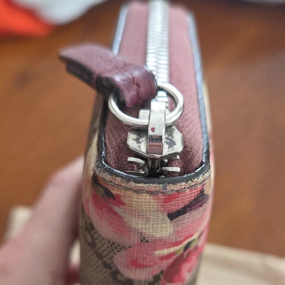 Gucci Floral GG Supreme Zip Around Wallet in Beige with Pink and Green Flowers - Picture 5 of 14